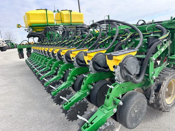 2022 John Deere DB60 Planter