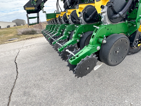2022 John Deere DB60 Planter