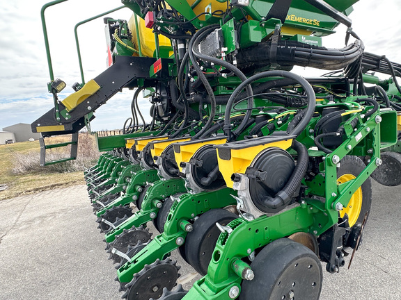 2022 John Deere DB60 Planter