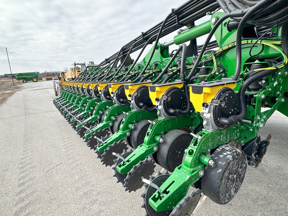 2022 John Deere DB60 Planter