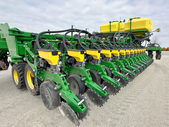 2022 John Deere DB60 Planter