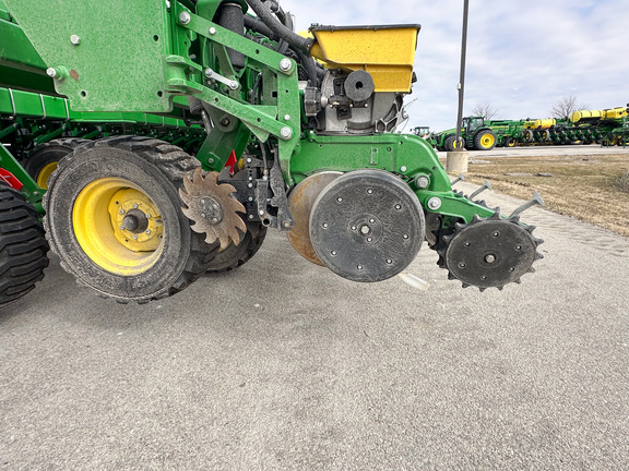 2022 John Deere DB60 Planter