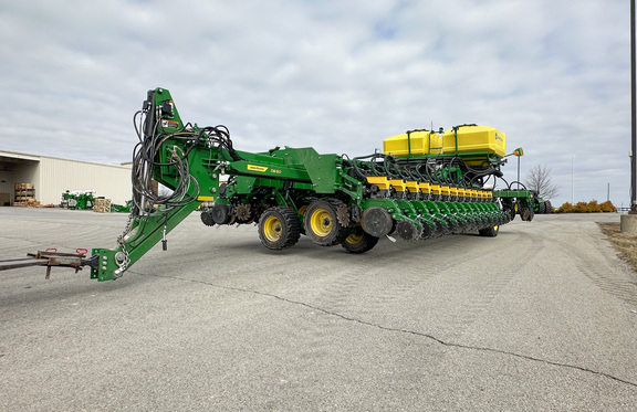 2022 John Deere DB60 Planter