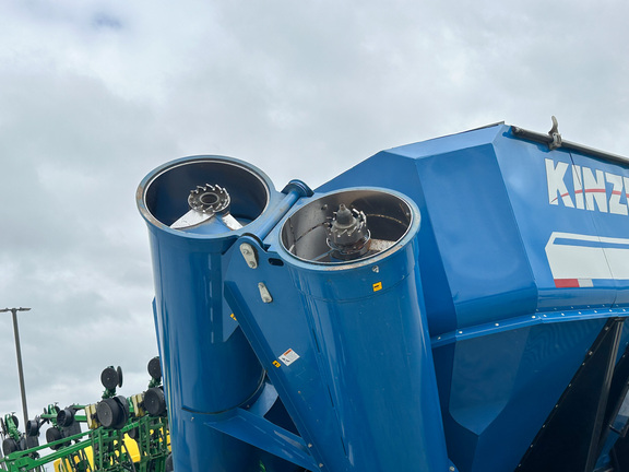 2014 Kinze 1100 Grain Cart