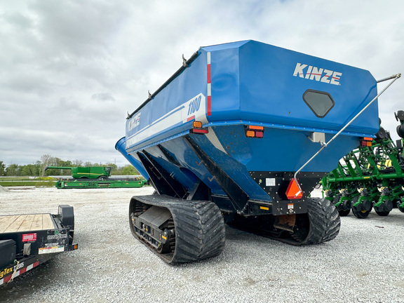 2014 Kinze 1100 Grain Cart