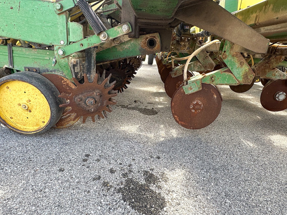 1985 John Deere 7000 Planter