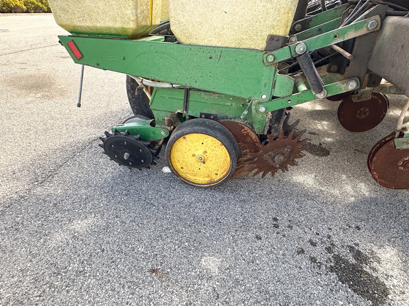 1985 John Deere 7000 Planter