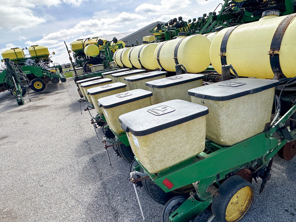 1985 John Deere 7000 Planter