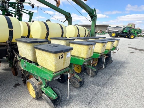 1985 John Deere 7000 Planter