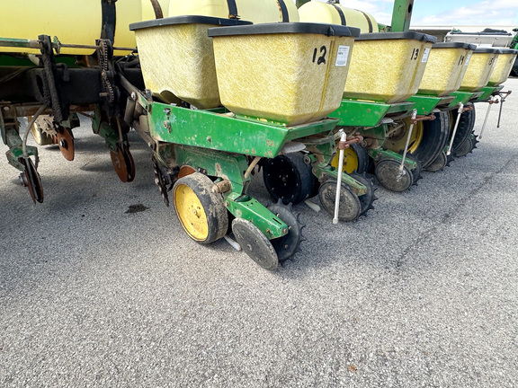 1985 John Deere 7000 Planter