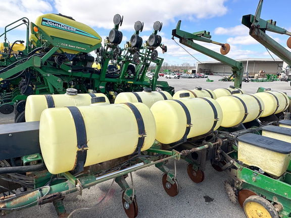 1985 John Deere 7000 Planter