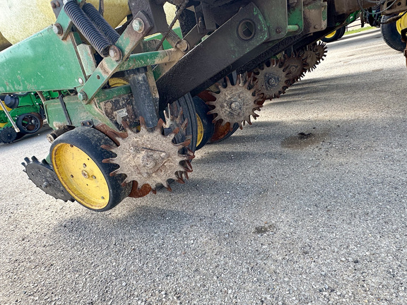 1985 John Deere 7000 Planter