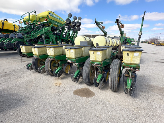 1985 John Deere 7000 Planter