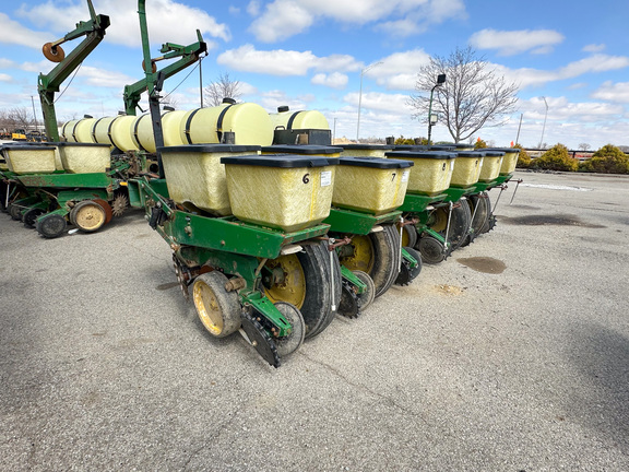 1985 John Deere 7000 Planter