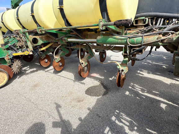 1985 John Deere 7000 Planter