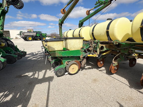 1985 John Deere 7000 Planter