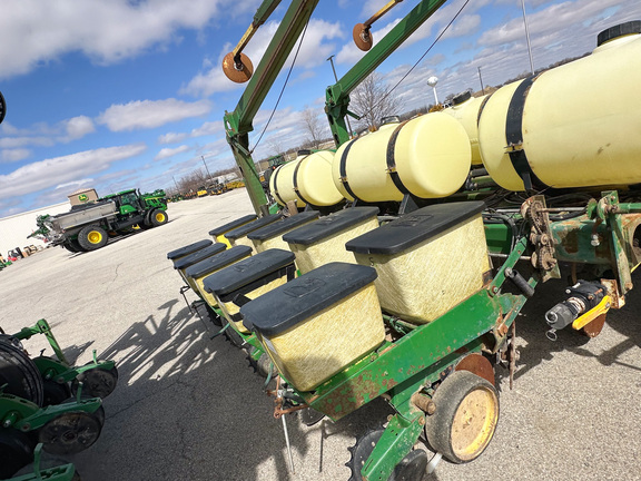 1985 John Deere 7000 Planter