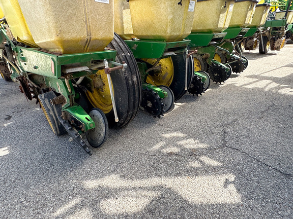 1985 John Deere 7000 Planter