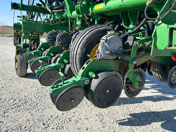 2008 John Deere 1790 Planter