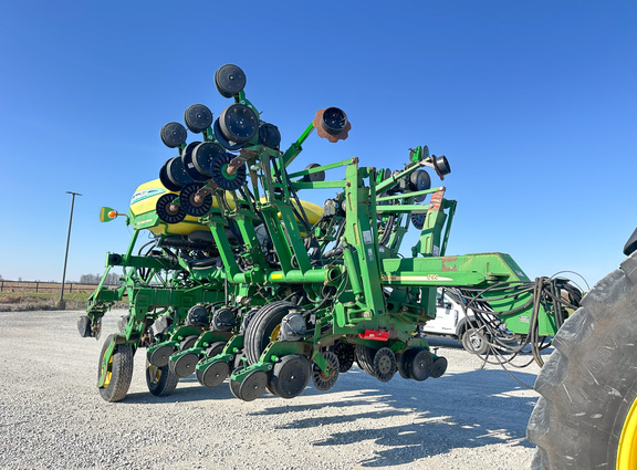 2008 John Deere 1790 Planter