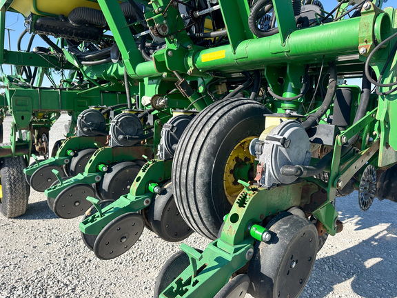 2008 John Deere 1790 Planter