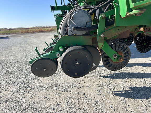 2008 John Deere 1790 Planter