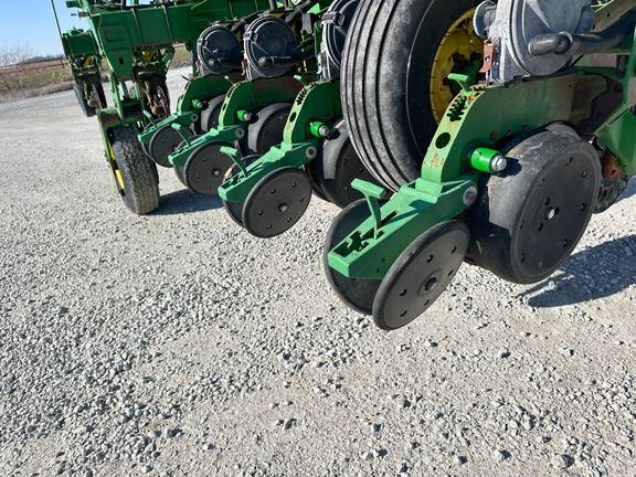 2008 John Deere 1790 Planter