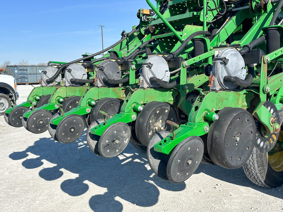 2008 John Deere 1790 Planter