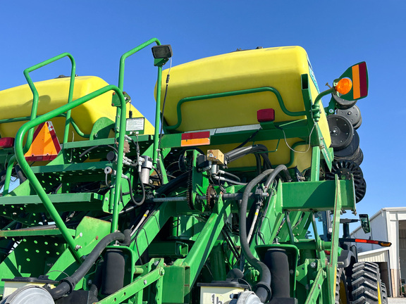 2008 John Deere 1790 Planter