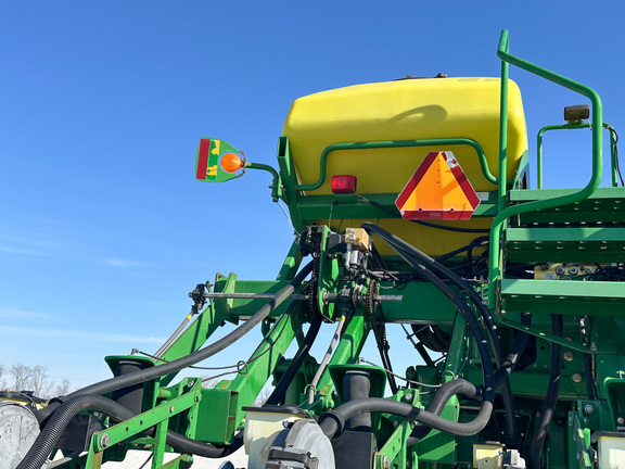 2008 John Deere 1790 Planter