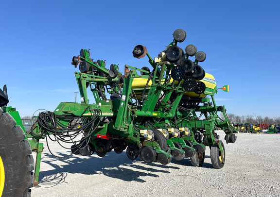 2008 John Deere 1790 Planter