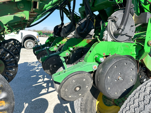 2008 John Deere 1790 Planter