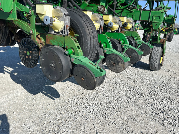 2008 John Deere 1790 Planter