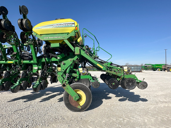2008 John Deere 1790 Planter