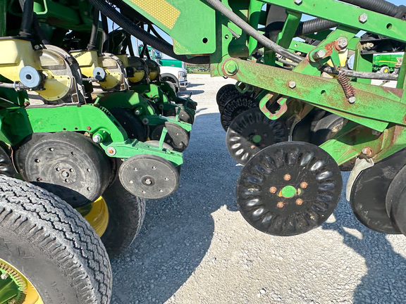 2008 John Deere 1790 Planter