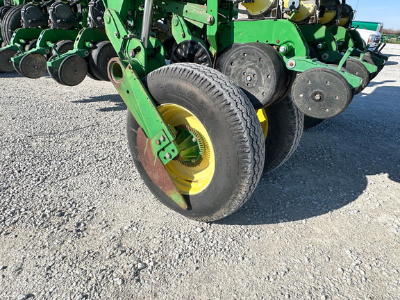 2008 John Deere 1790 Planter