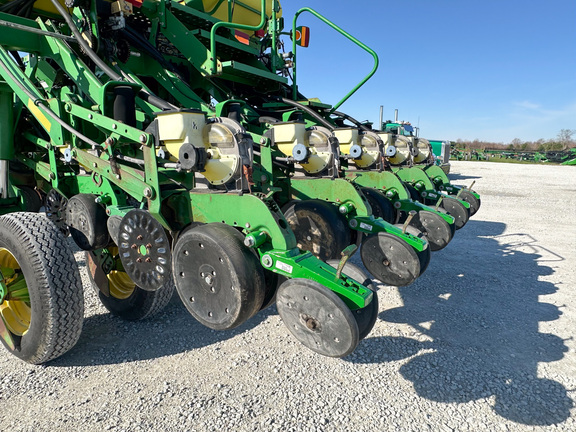 2008 John Deere 1790 Planter