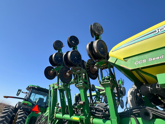 2008 John Deere 1790 Planter