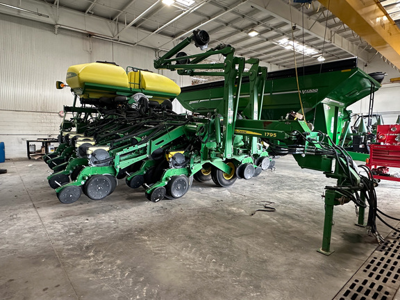 2015 John Deere 1795 Planter