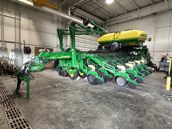 2015 John Deere 1795 Planter