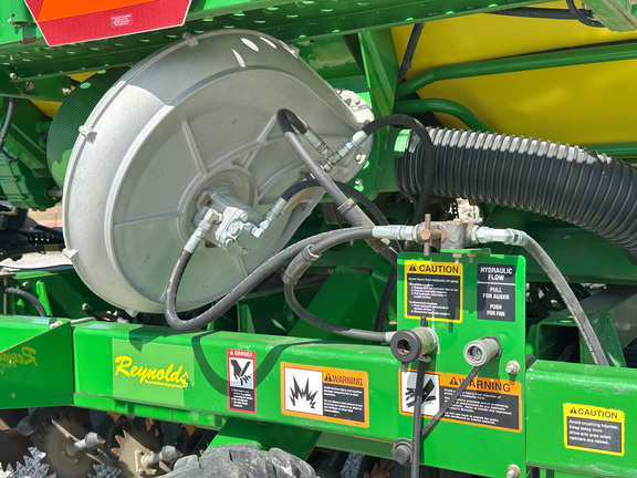 2009 John Deere 1990 Air Seeder
