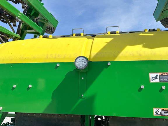 2009 John Deere 1990 Air Seeder