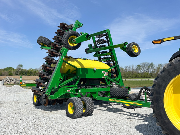 2009 John Deere 1990 Air Seeder