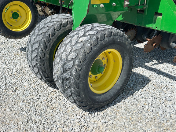 2009 John Deere 1990 Air Seeder