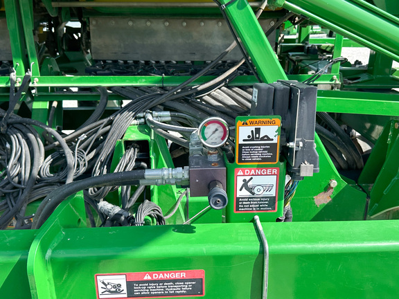 2009 John Deere 1990 Air Seeder