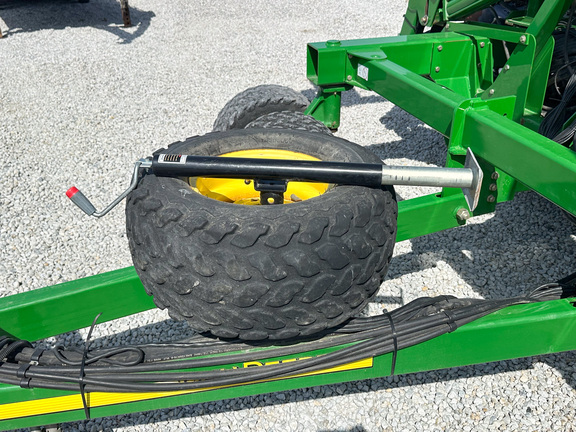 2009 John Deere 1990 Air Seeder
