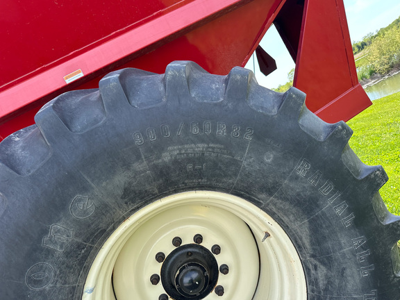 J&M 875-18 Grain Cart