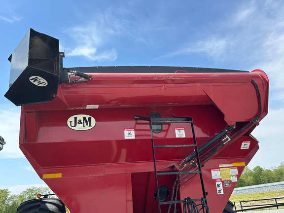 J&M 875-18 Grain Cart