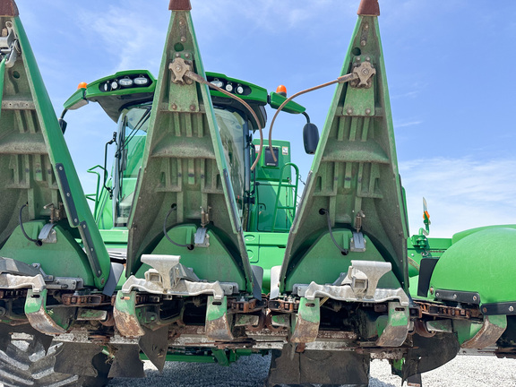 2013 John Deere 608C Header Corn Head