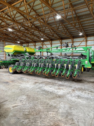 2011 John Deere DB60 Planter